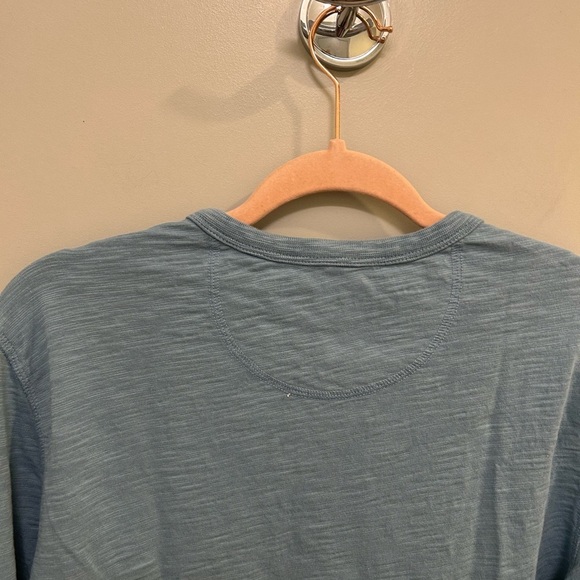 UNTUCKit Long Sleeve Henley Blue EUC size medium A0373 - Picture 5 of 6